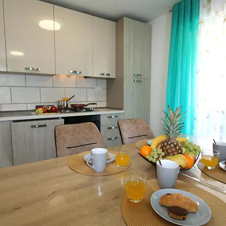 アパート Mirjana シロ