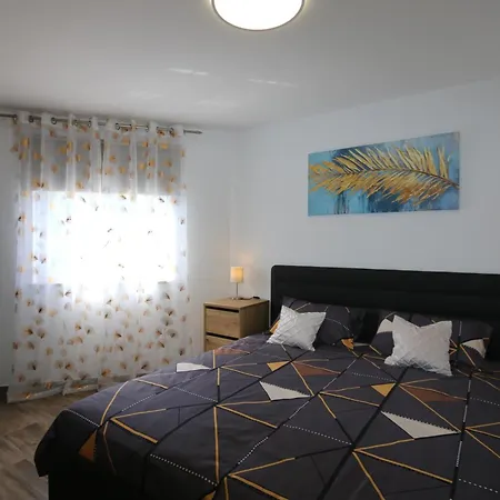 Mirjana Apartment *