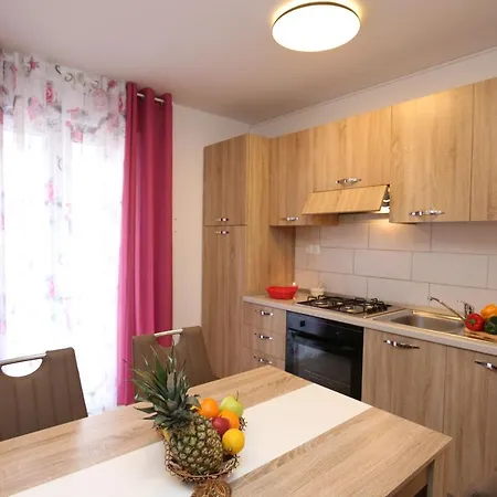 Mirjana Apartment *