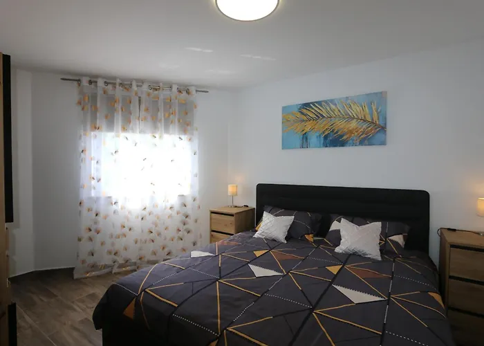 Mirjana アパート *