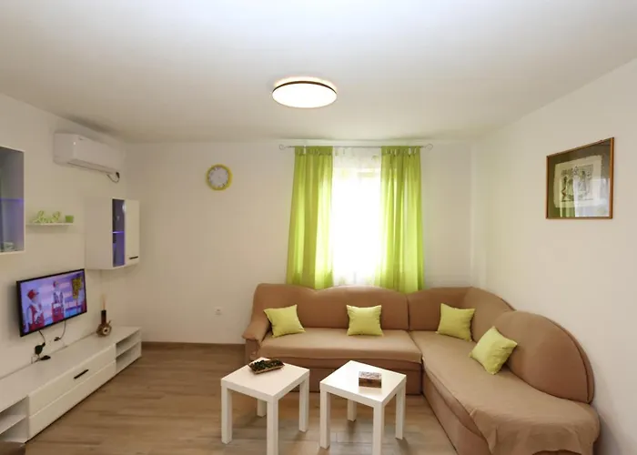 アパート Mirjana シロ