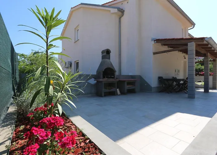 アパート Mirjana