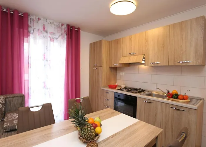 Mirjana アパート *